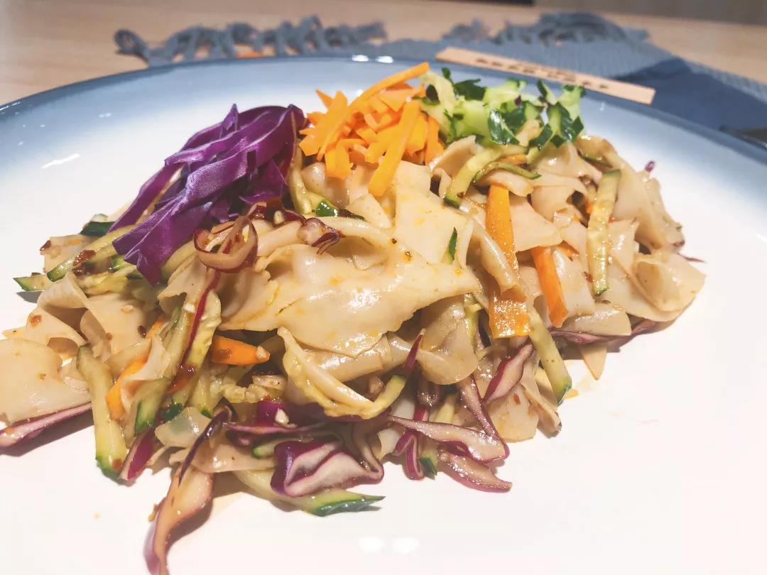 奧田集成灶美食教程：老板一碗涼皮，辣椒醋都要